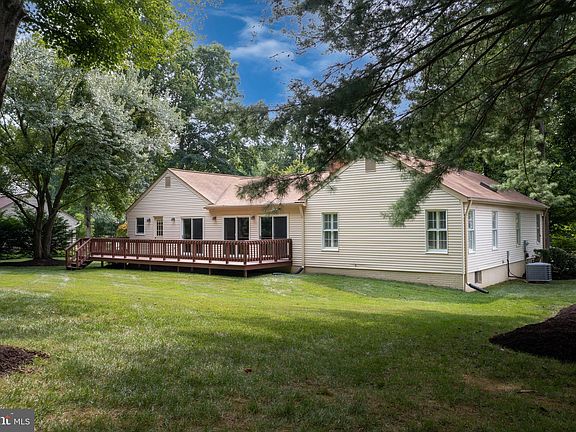 3rd image of 9743 S Park Cir