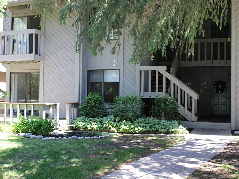 340 River St W #143 — Photo 2