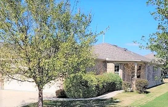 3010 Lazy Rock Ln — Photo 1