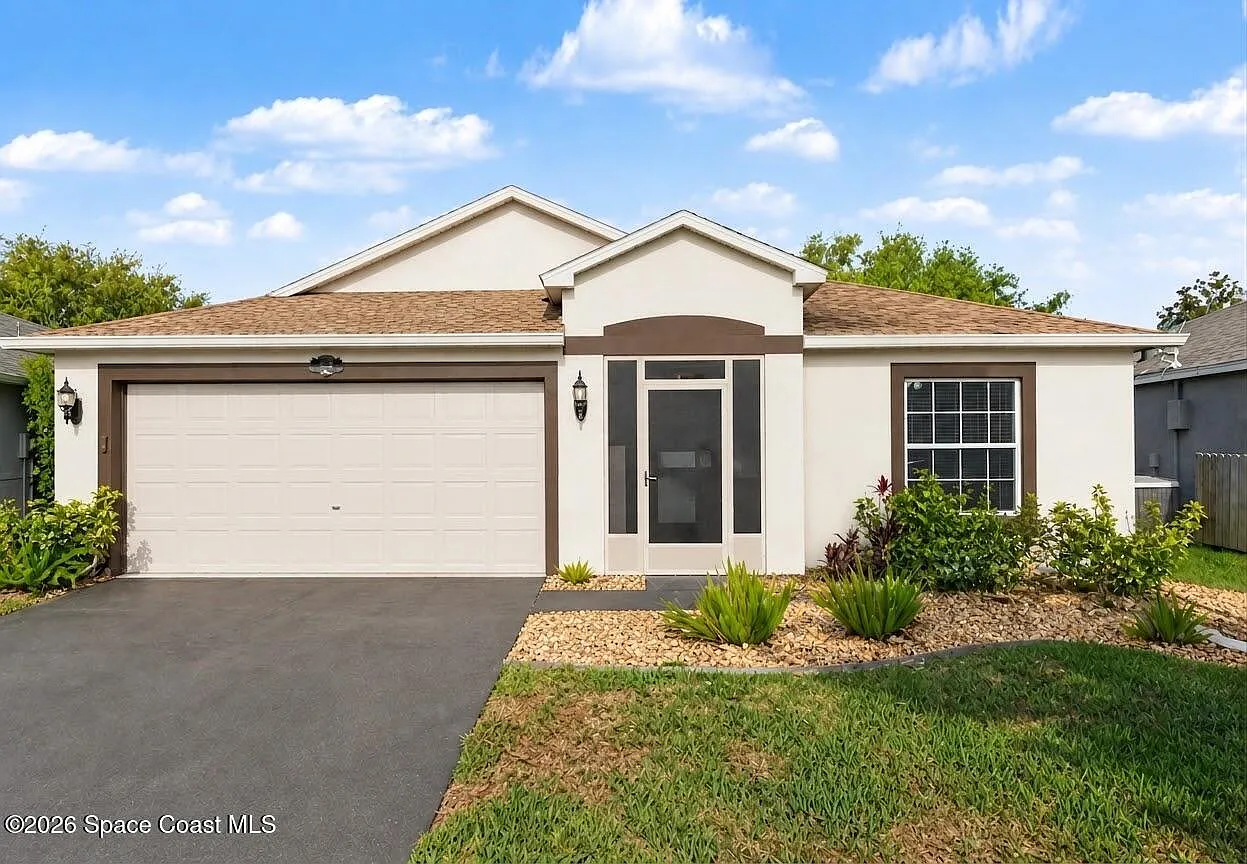 4 bed, 2.0 bath, 1902 sqft, $2,800 — Photo 1