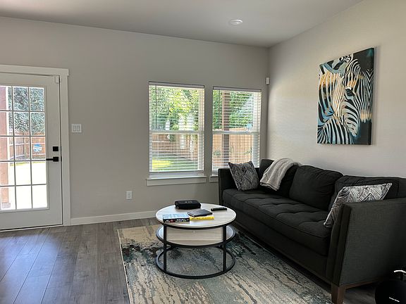 4th image of 4922 Leland Ave