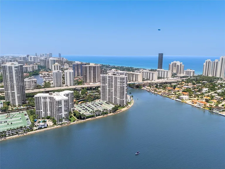 3600 Mystic Pointe Dr #1816 — Photo 1