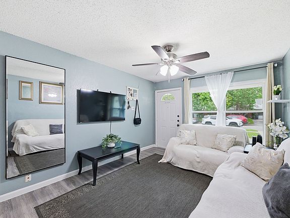 4th image of 2219 Loyce Dr