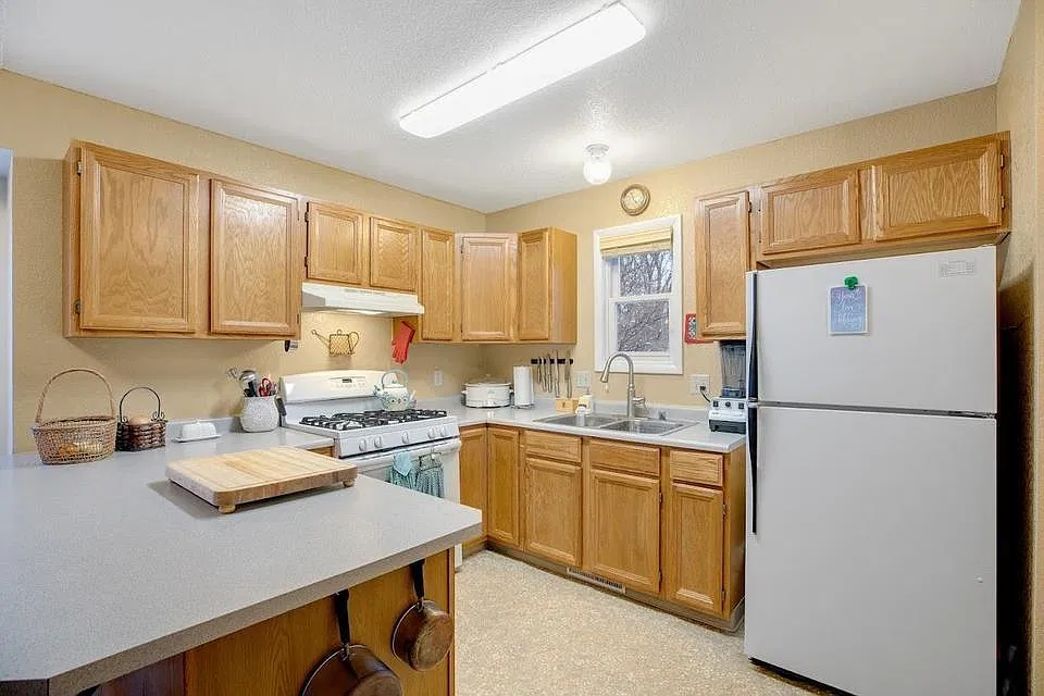 3 bed, 1500 sqft, $1,825 — Photo 2