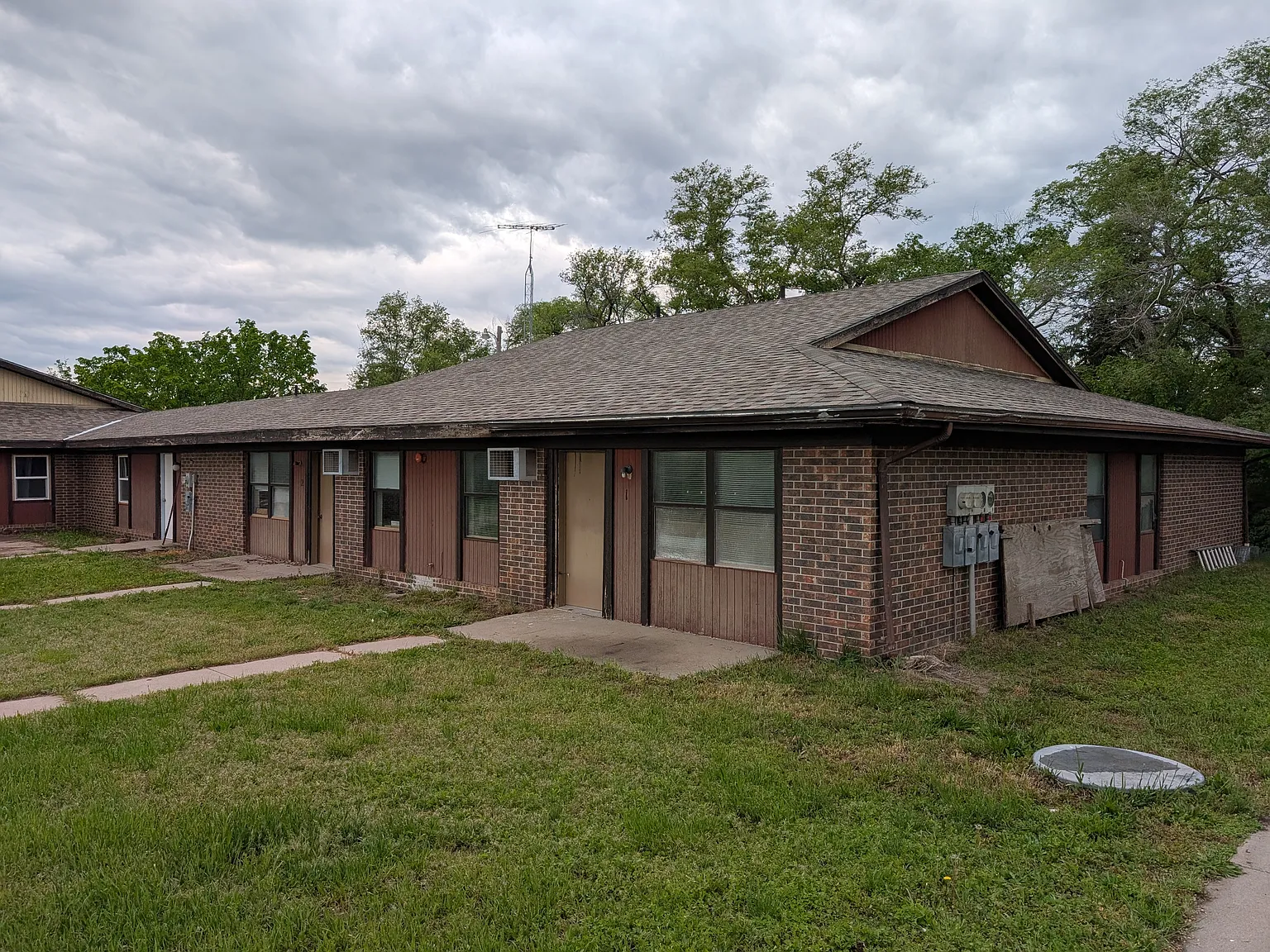 614 Cedar St — Photo 1