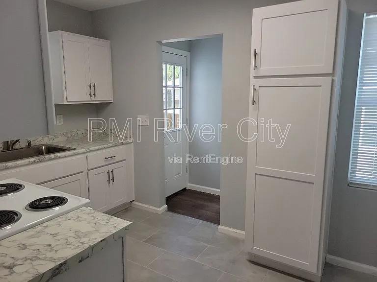1356 River Hills Cir E — Photo 14