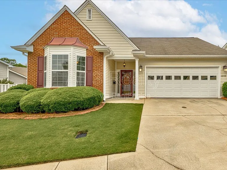 1033 Pinehurst Dr — Photo 1