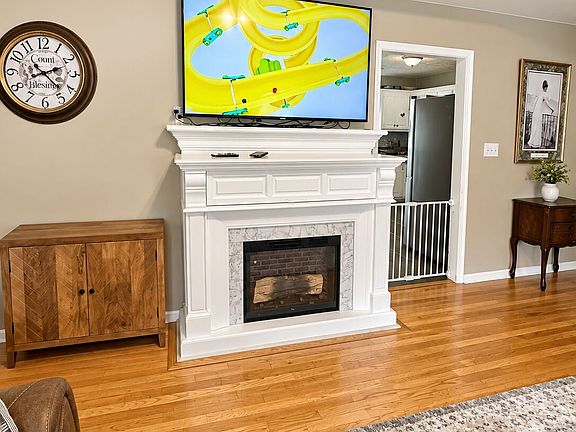 3rd image of 443 Windsong Ln