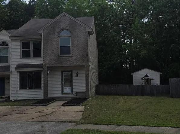 812 S Lake Cir, Chesapeake, VA 23322