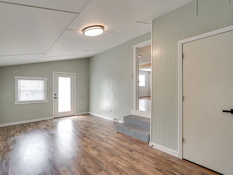 324 Loop Rd — Photo 3
