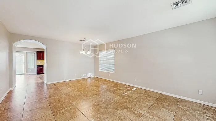 5 bed, 3.0 bath, 2331 sqft, $2,225 — Photo 4