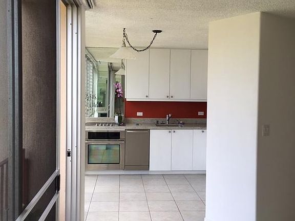 A Complete kitchen made for the gourmet cook. Large drawers and cabinets , beautiful granite counters, dishwasher, and the view of the Pacific Ocean Ocean where you can watch the canoe paddlers practice for the next race.