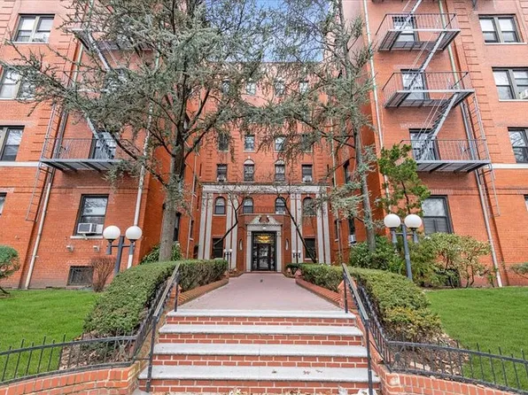 300 Ocean Pkwy APT 5R, Brooklyn, NY 11218