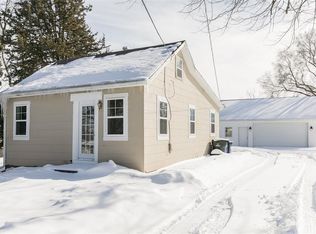 39 29th Ave SW, Cedar Rapids, IA 52404