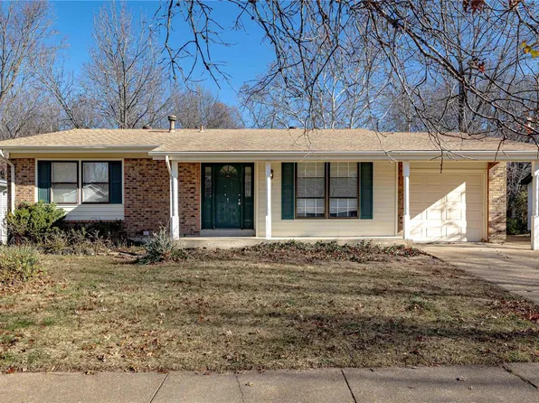 571 Golfwood Dr, Ballwin, MO 63021