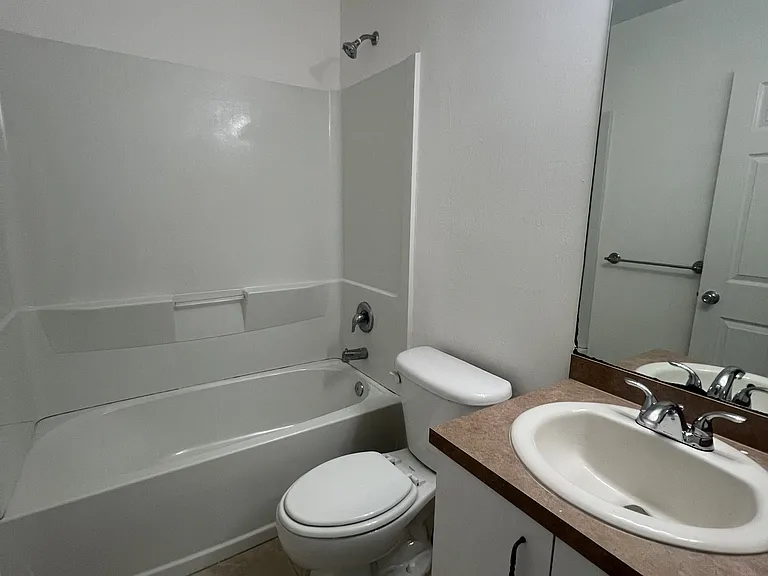 936 Eisenhower Blvd — Photo 11