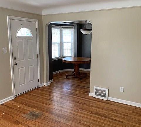 5th image of 22711 Arlington St