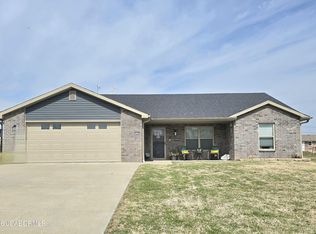 5820 Horseshoe Dr, Jefferson City, MO