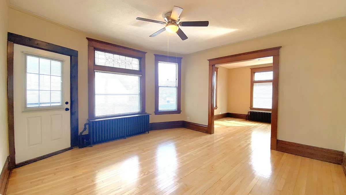 Building Photo - 1105 Minnehaha Ave E #2