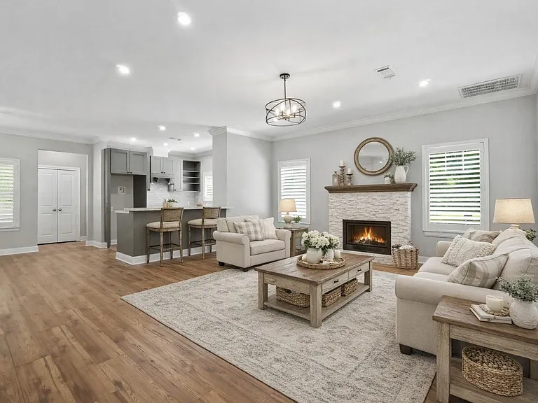 502 Louisa St — Photo 13