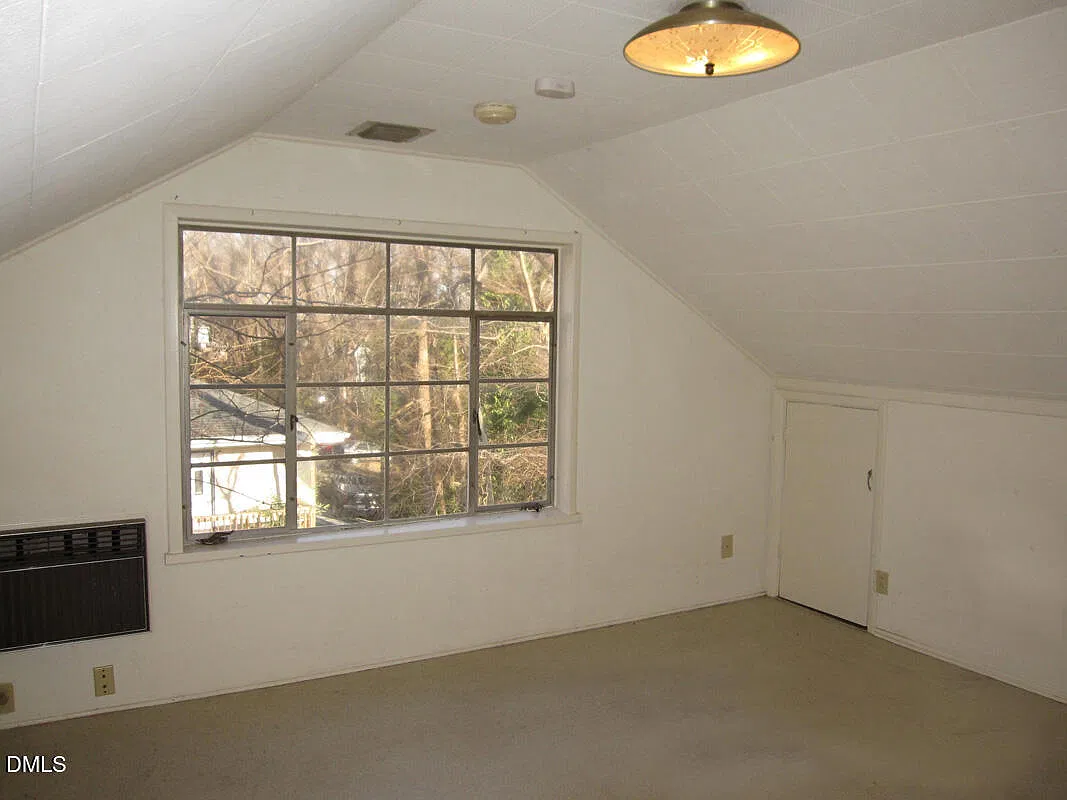 Studio, 1.0 bath, 375 sqft, $875 — Photo 4