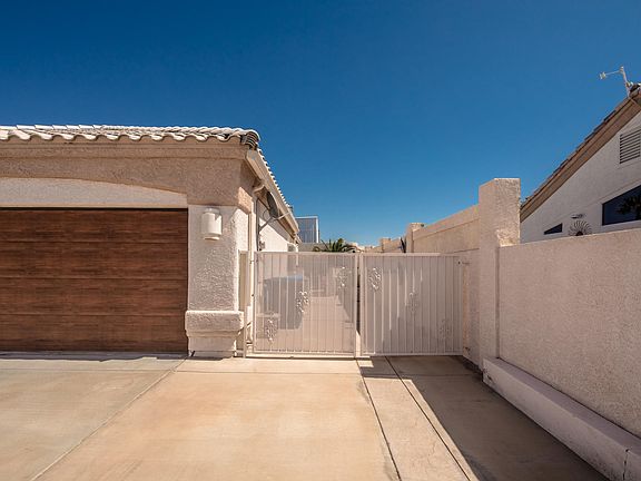 3rd image of 3168 Dawn Way