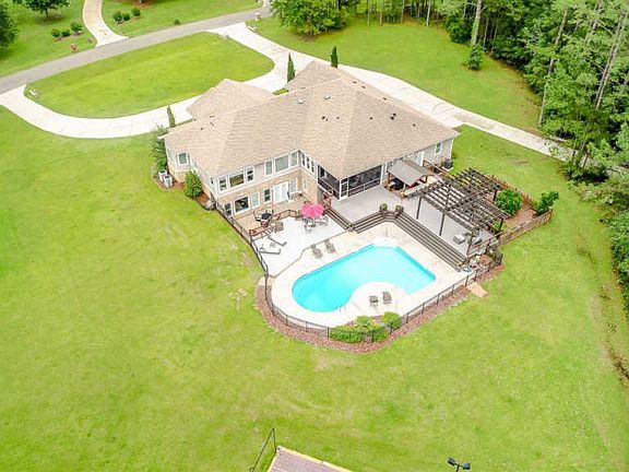 2nd image of 7500 Creekridge Cir