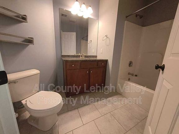 5th image of 1157 Meadow Lark Way