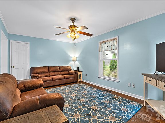 3rd image of 41 Wilmington St