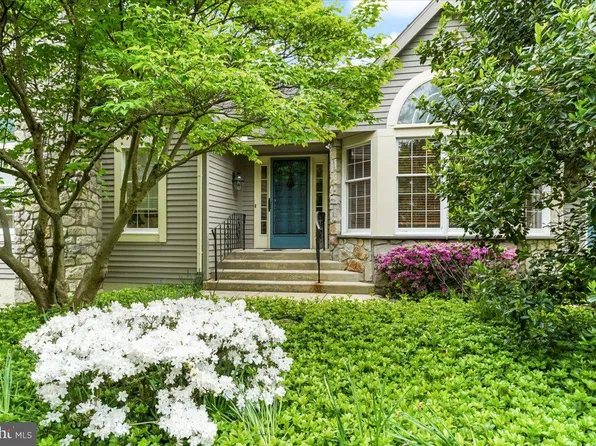 665 Hidden Pond Ln, Huntingdon Valley, PA 19006