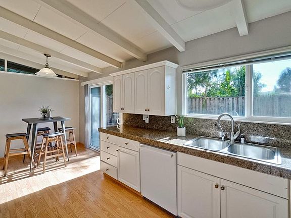 4th image of 868 Lakehaven Dr