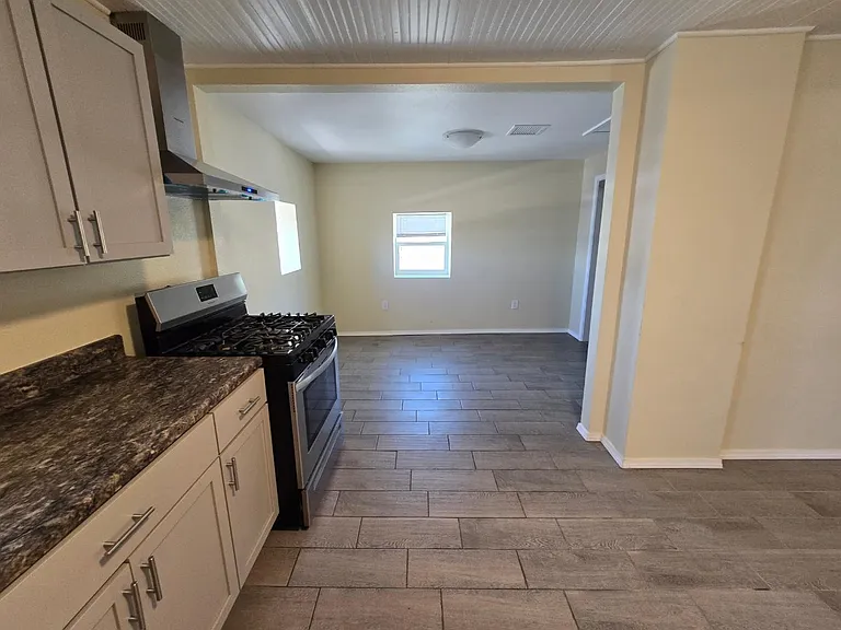 3220 Tularosa Ave #2 — Photo 5