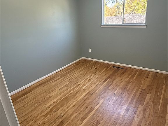 3rd image of 3902 Rayton Rd
