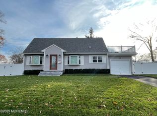 282 Berger Ave, Oakhurst, NJ 07755