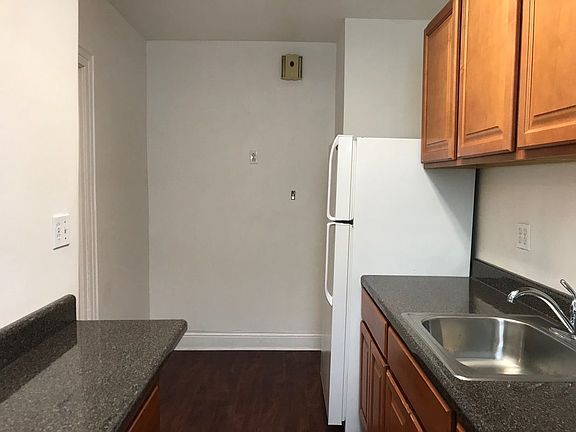 3rd image of 4114 49th St APT 2F