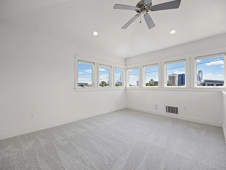 1301 San Bernard St — Photo 16