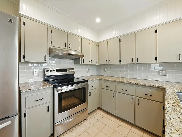 1426 Crestview Dr — Photo 12