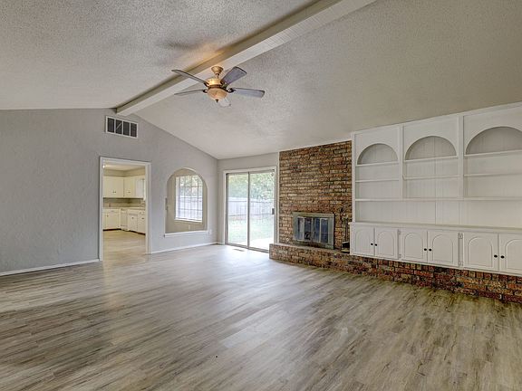 2nd image of 12400 Springwood Dr