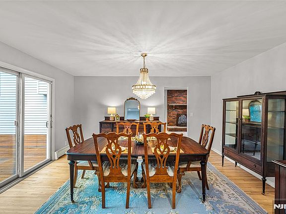5th image of 6 Old Orchard Dr