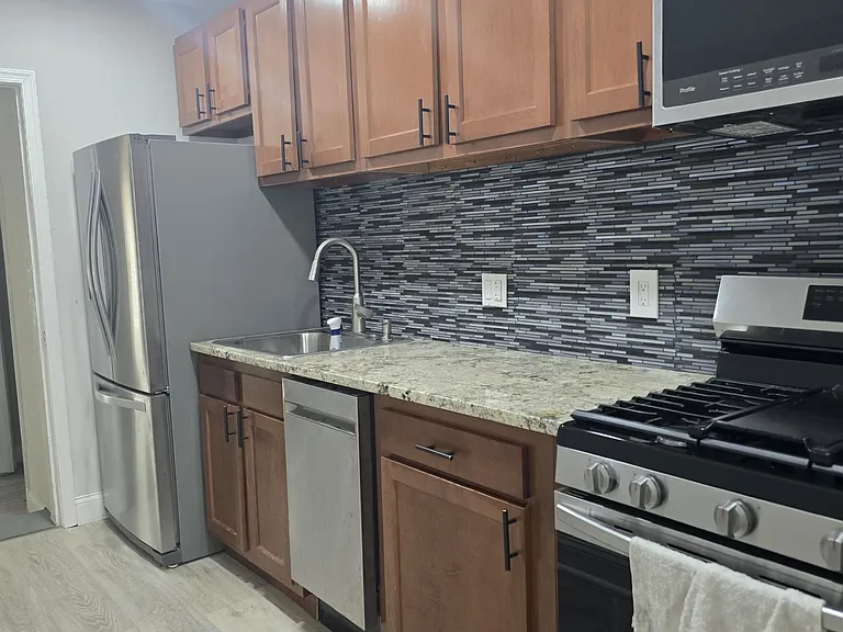1845 M St NE #1 — Photo 1
