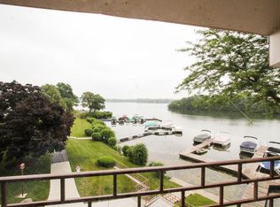 7 Greenwood Ct, Burlington, WI 53402