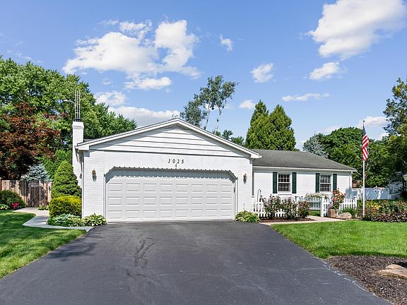 2nd image of 1025 Yorkshire Dr