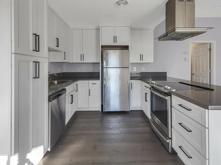724 Central Ave — Photo 1