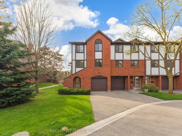 4165 Fieldgate Dr #9, Mississauga, ON L4W 2M9