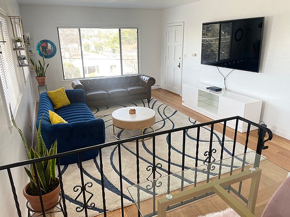 4th image of 1016 Bayview Ave APT A