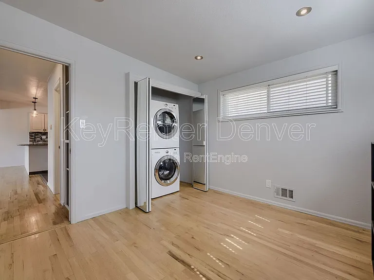 219 S Holly St — Photo 9