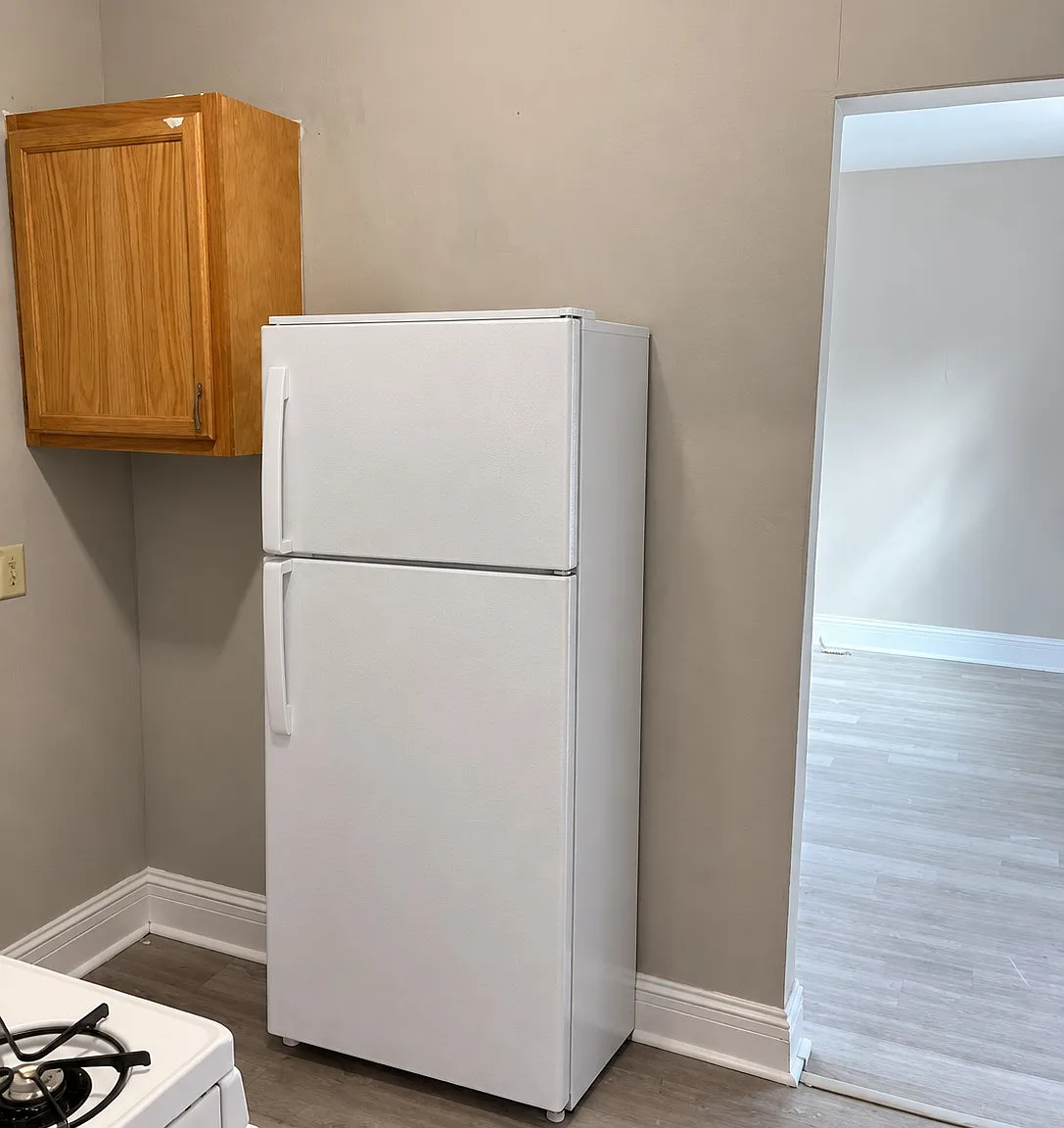 Studio, $825 — Photo 2