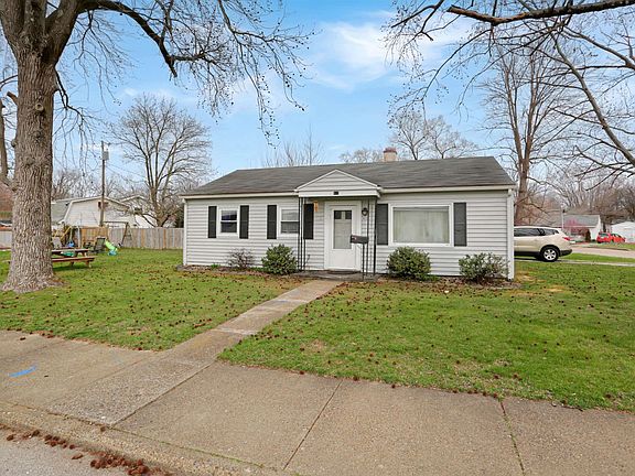2nd image of 912 E Idlewild Dr