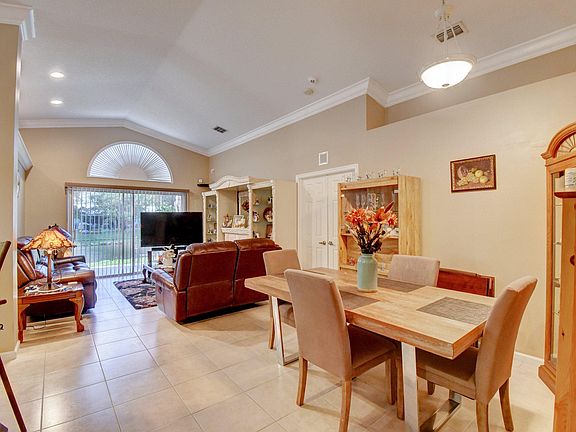 Home For Sale In Crestwood