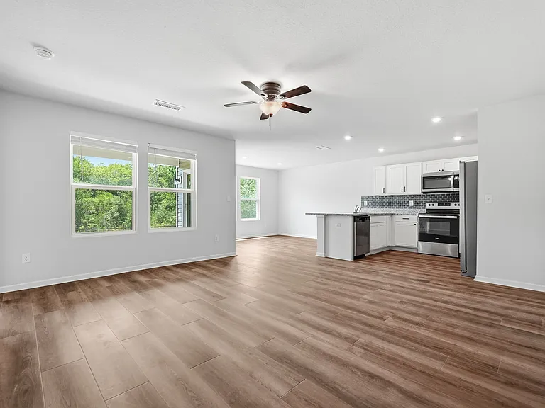 136 Pfitzer Ct — Photo 12